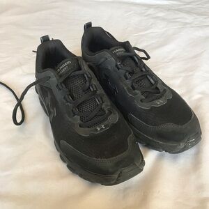 Under Armour Charged Assert Deluxe black shoes size 10